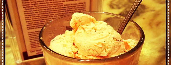 Leopold's Ice Cream is one of Lugares favoritos de Crystal.