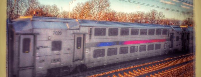 NJT - Rahway Station (NEC/NJCL) is one of Locais curtidos por Crystal.