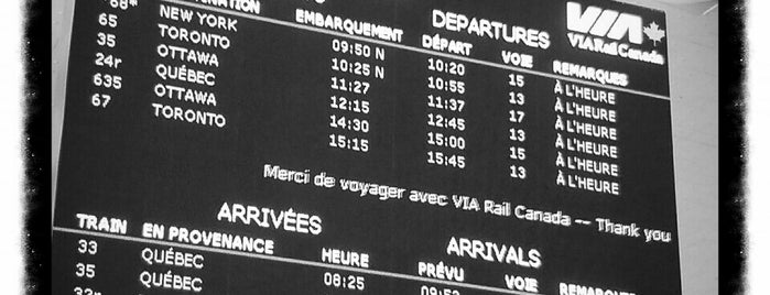 Amtrak Train 68 Adirondack (MTR to NYP) is one of สถานที่ที่ Crystal ถูกใจ.