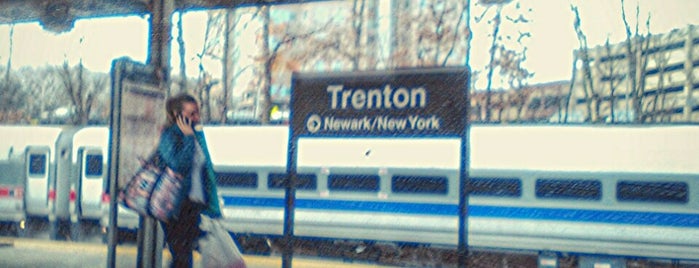 NJT - Trenton Transit Center (NEC) is one of Orte, die Crystal gefallen.