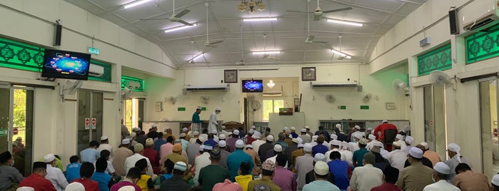 Surau At-Taufiqqiah Shah Alam2 is one of Masjid Dan Surau.