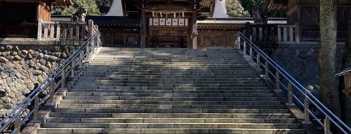 伊奈波神社 is one of Vic'in Beğendiği Mekanlar.