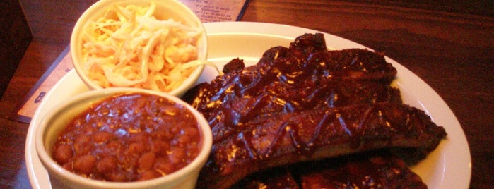 Smokehouse BBQ is one of Lugares favoritos.