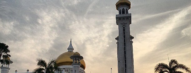 Masjid Omar Ali Saifuddien is one of Orte, die Mehmet Göksenin gefallen.