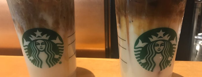 Starbucks is one of Daniela : понравившиеся места.