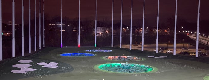 Topgolf is one of Steveさんのお気に入りスポット.