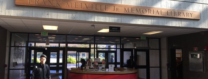 Stony Brook University Bookstore is one of Lugares guardados de Harvee.