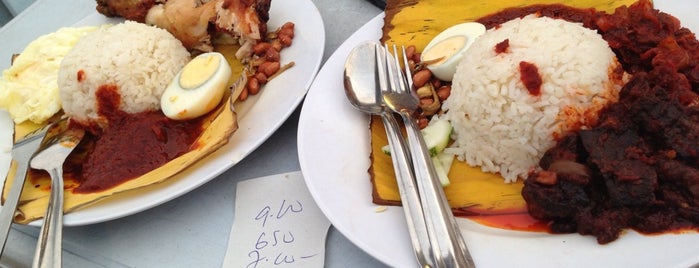 Nasi Lemak Famous is one of Li-Sha 님이 좋아한 장소.