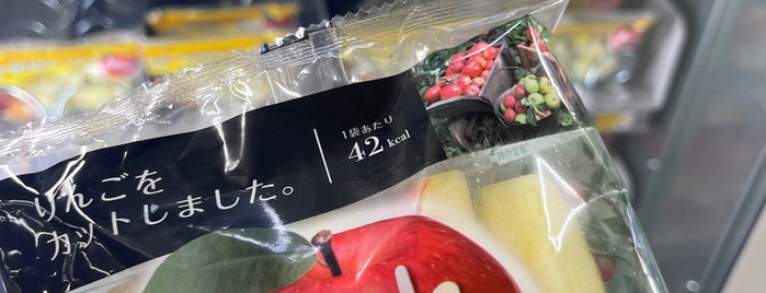 阪急 梅田駅 りんごの自動販売機 is one of 行ったことあるトコ.