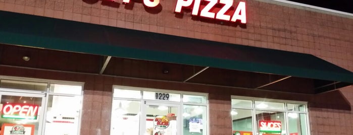 Jet's Pizza is one of สถานที่ที่ Jenifer ถูกใจ.