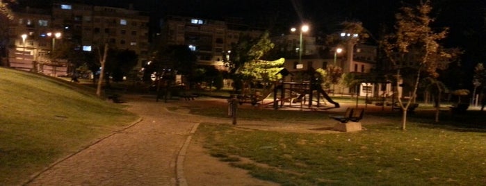 Zeytinburnu 80. Yıl Cumhuriyet Parkı is one of สถานที่ที่ Duygu ถูกใจ.