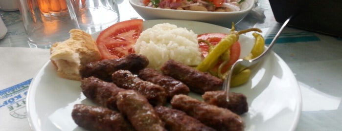Tarihi Meşhur Tekirdağ Köftecisi is one of Posti che sono piaciuti a Şebnem.