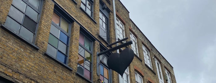 The Black Heart is one of London Pubs.