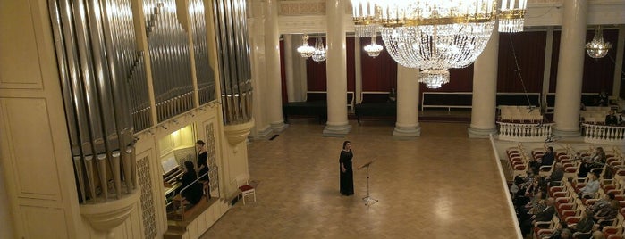 Grand Hall of St Petersburg Philharmonia is one of Tempat yang Disukai Alejandra.