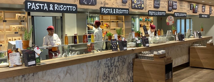 Vapiano is one of Tempat yang Disukai Muratti.