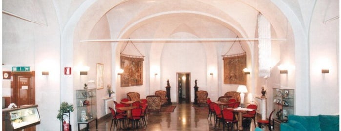 Portici di San Vincenzo is one of Club Formazione Italiana.