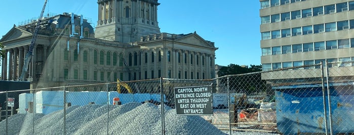 Illinois State Capitol is one of US State Capitols.