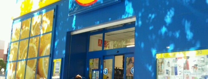 Lidl is one of Habituales.