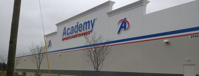Academy Sports + Outdoors is one of Bradfordさんのお気に入りスポット.
