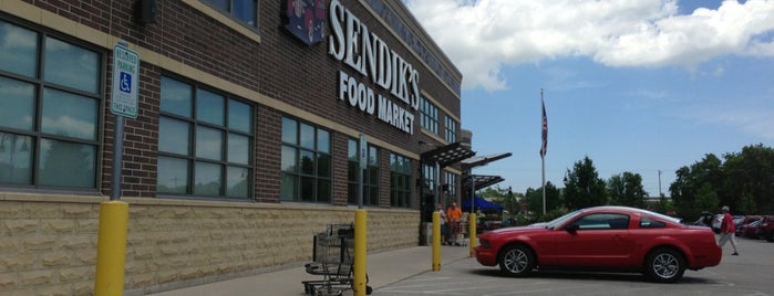 Sendik's Food Market is one of Orte, die Ameg gefallen.