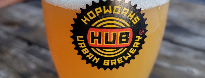 Hopworks Urban Brewery is one of Posti che sono piaciuti a Brandon.