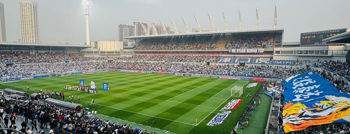 TEDA Soccer Stadium is one of 中国.