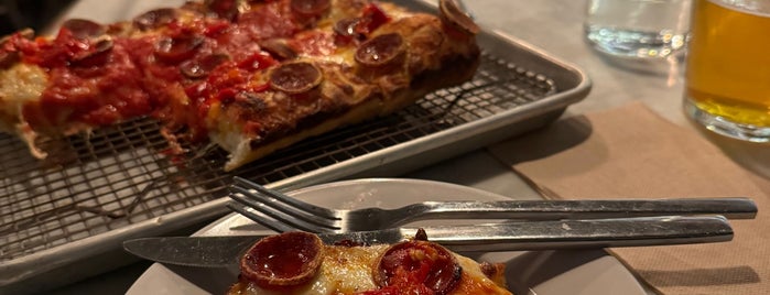 Emmy Squared is one of Must Try Pizza.