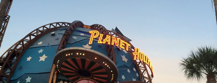 Planet Hollywood Merchandise Shop is one of สถานที่ที่ Michelle ถูกใจ.