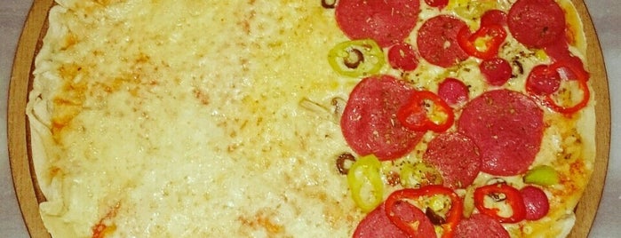 Tek Tek Pizza is one of Tempat yang Disukai Evrim.