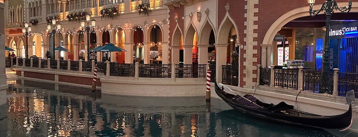 The Venetian Convention & Expo Center is one of Vegas.