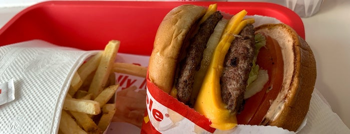In-N-Out Burger is one of Locais curtidos por Lisa.