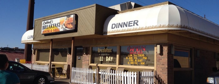 Lubbock's Breakfast House is one of Lugares favoritos de Mike.