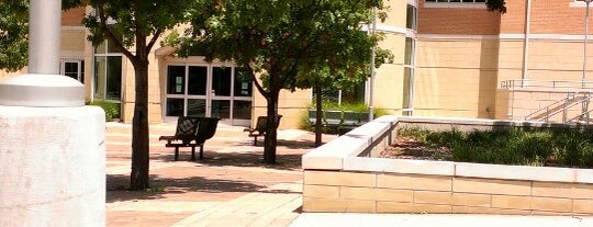 Chestnut Hall is one of UNT Buildings.