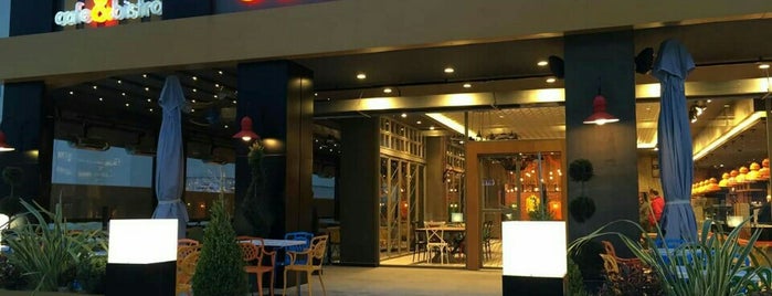 Esinci Cafe & Bistro is one of Lugares favoritos de Nail.