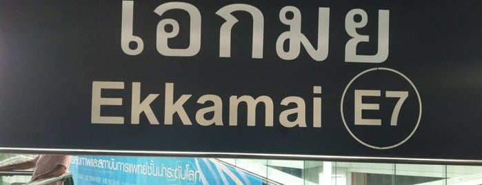 BTS Ekkamai (E7) is one of Bangkok Transit System (BTS) รถไฟฟ้า.