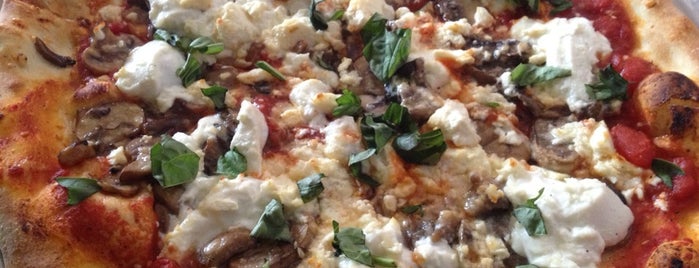 Fresh Wood Fired Pizza is one of Posti che sono piaciuti a Jeremy Scott.