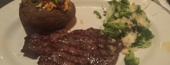 Black Angus Steakhouse is one of Gigiさんのお気に入りスポット.