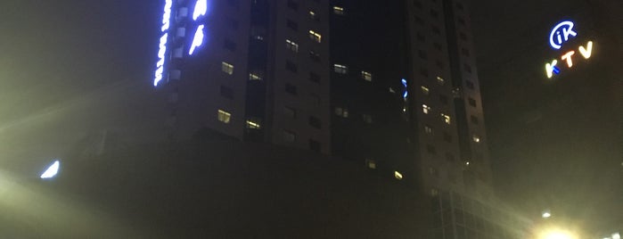 深圳万悦国际酒店 is one of สถานที่ที่ Mark ถูกใจ.