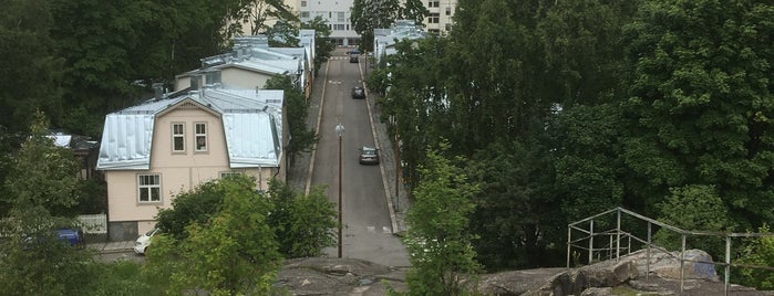 Keuruunpuiston kalliot (Vallilan kalliot) is one of Helsinki.