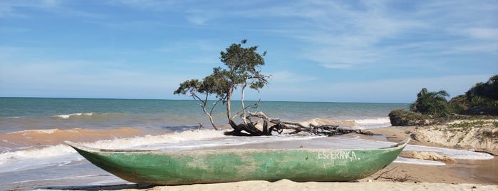 Praia Do Calambrião is one of สถานที่ที่ Vanessa ถูกใจ.
