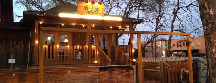 Hillbilly's Po Boy and Oyster Bar is one of Oklahoma City "Musts".