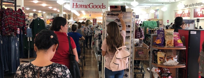 HomeGoods is one of Luciaさんのお気に入りスポット.