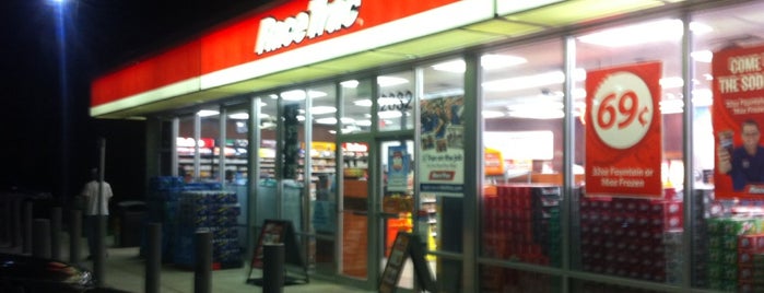 RaceTrac is one of Justinさんのお気に入りスポット.