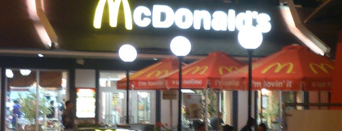 McDonald's is one of Locais curtidos por Oleksandr.