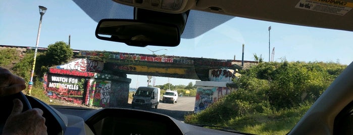 Graffiti Bridge is one of Statues and art.