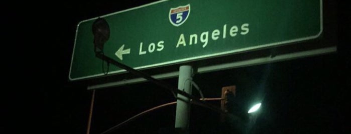 San Diego City Limits Sign is one of Tempat yang Disimpan Ivy.