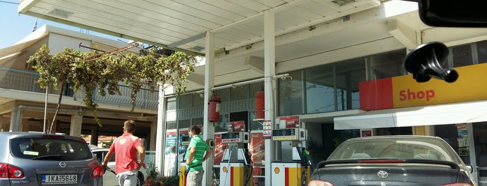 Shell Gas Station is one of Lieux qui ont plu à Gee.
