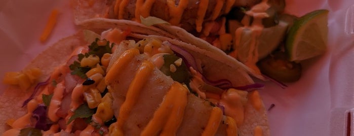 Surf N Turf Tacos Waikiki is one of Donさんのお気に入りスポット.