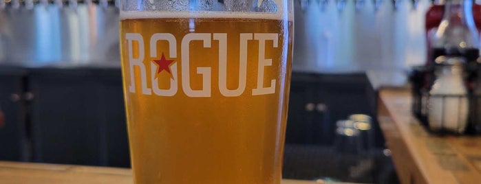 Rogue Ales Bayfront Public House is one of Wadeさんのお気に入りスポット.