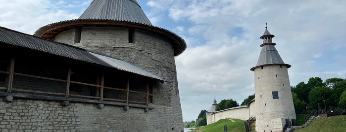 Плоская и Высокая башни (место впадения Псковы в Великую) is one of Город на выходные: Псков.